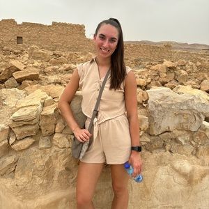 Meet your Posher, Laura